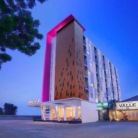 Favehotel Simpang Lima - Семаранг Экстерьер фото