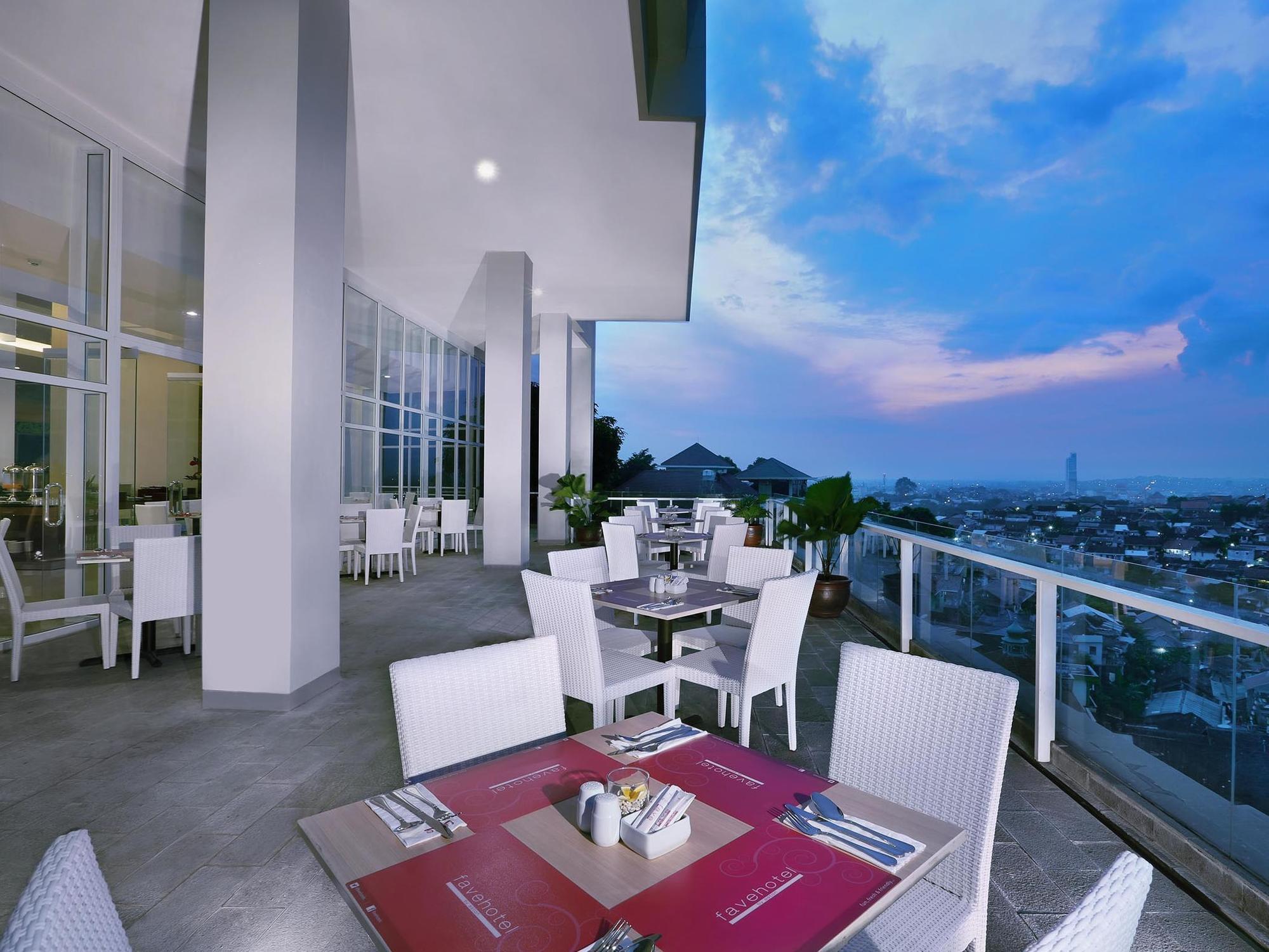 Favehotel Simpang Lima - Семаранг Экстерьер фото